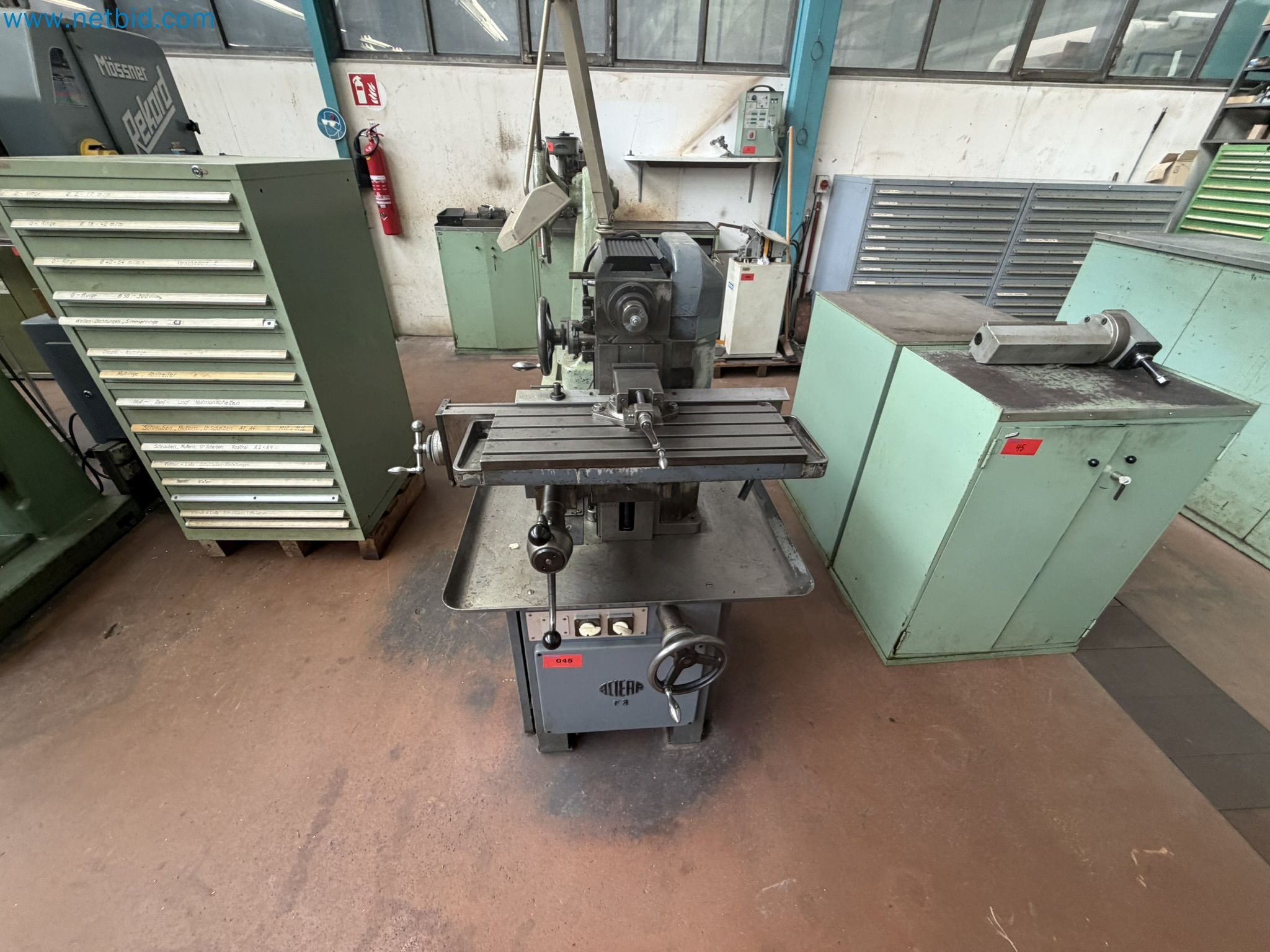 Universal-Fräsmaschine Aciera F3